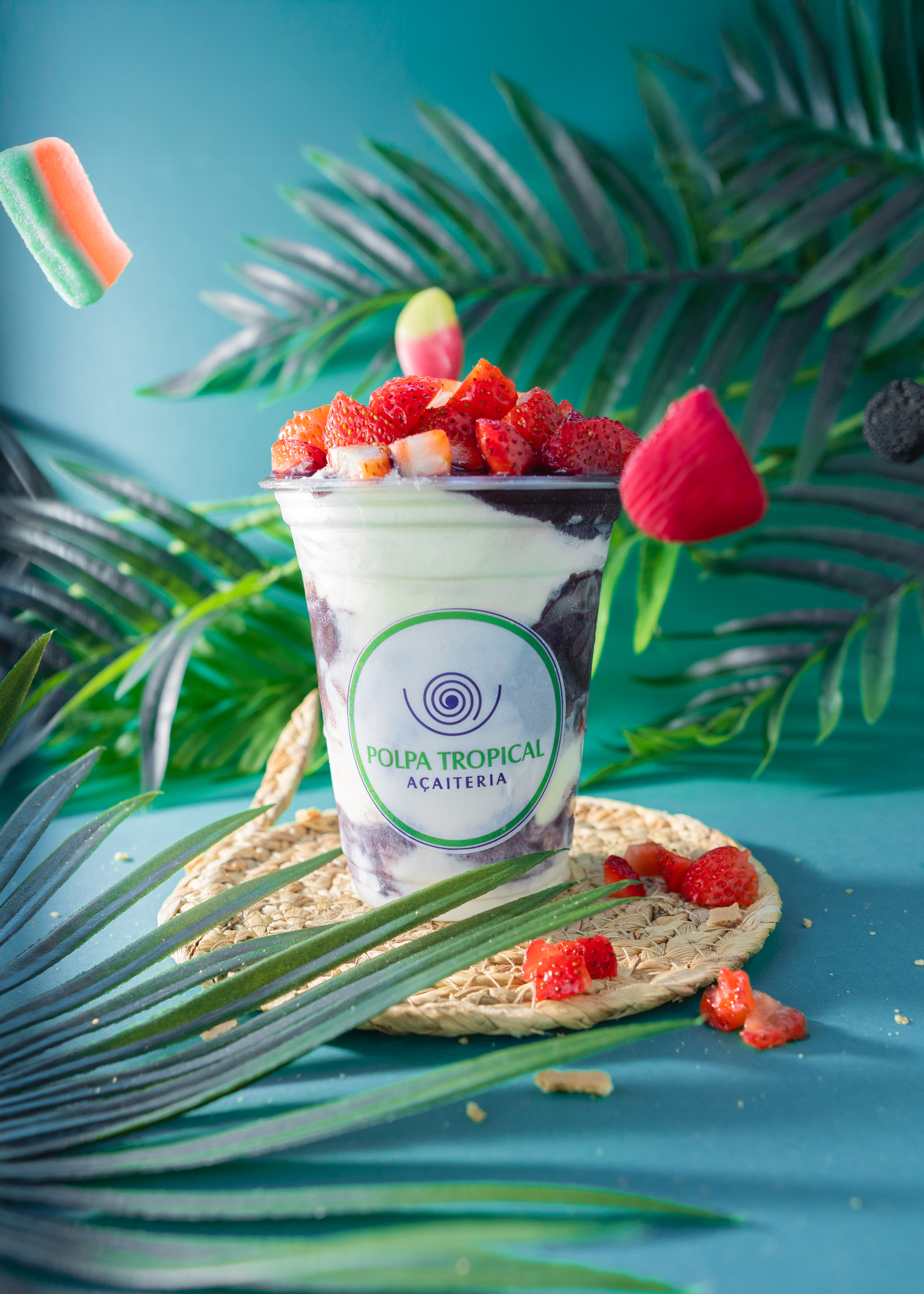 Açaí Cremoso com Frutas e Granola